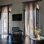 Nimbus Santorini Apartahotel 4*