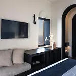 Nimbus Santorini Apartahotel 4*