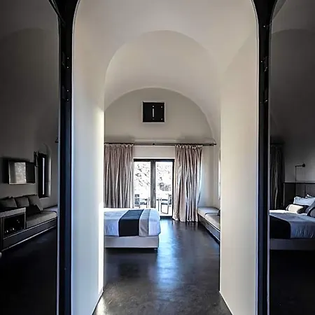 Nimbus Santorini Apart Otel 4*