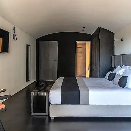 Nimbus Santorini
