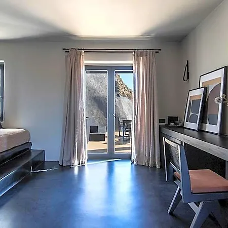 Nimbus Santorini 4* أويا