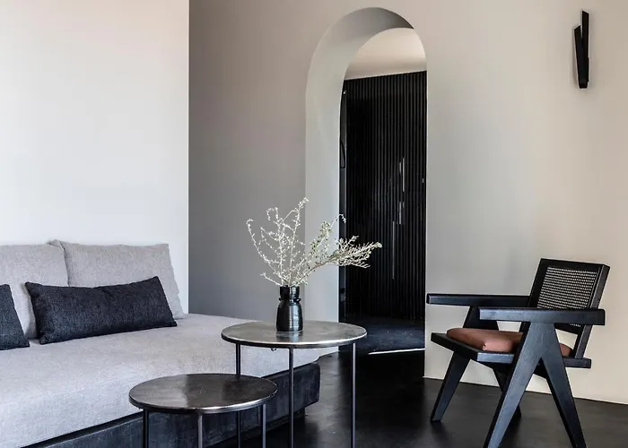 Nimbus Santorini Aparthotel