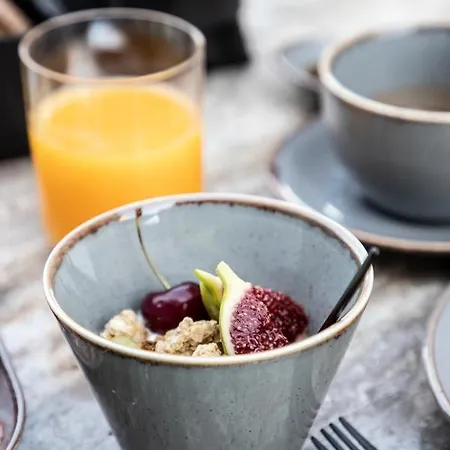 Nimbus Santorini Οία