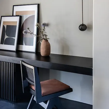 Ξενοδοχείο με διαμερίσματα Nimbus Santorini 4*