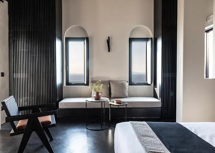 Nimbus Santorini Oia (Santorini)