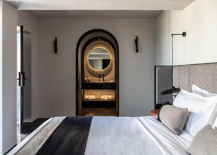 Nimbus Santorini 4* Oia