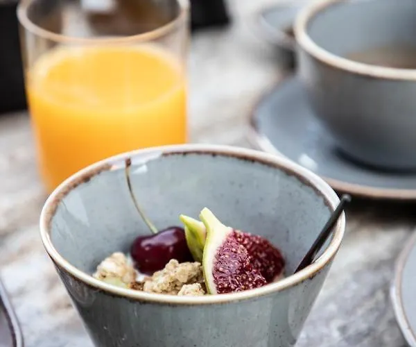 Nimbus Santorini Oia (Santorini)