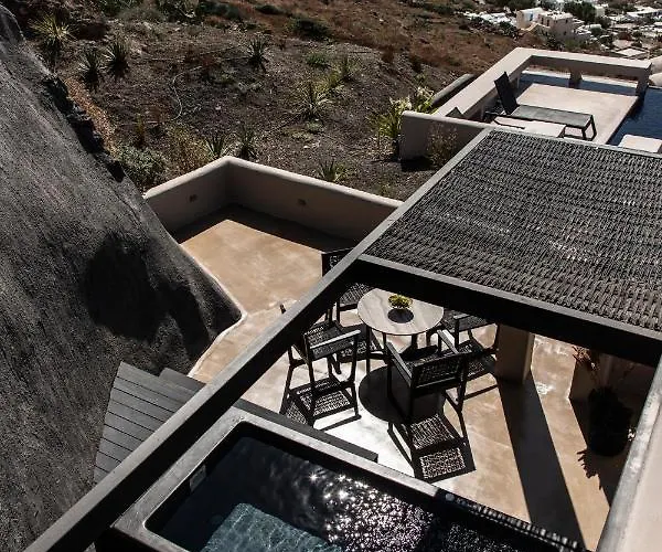 Nimbus Santorini Aparthotel 4*