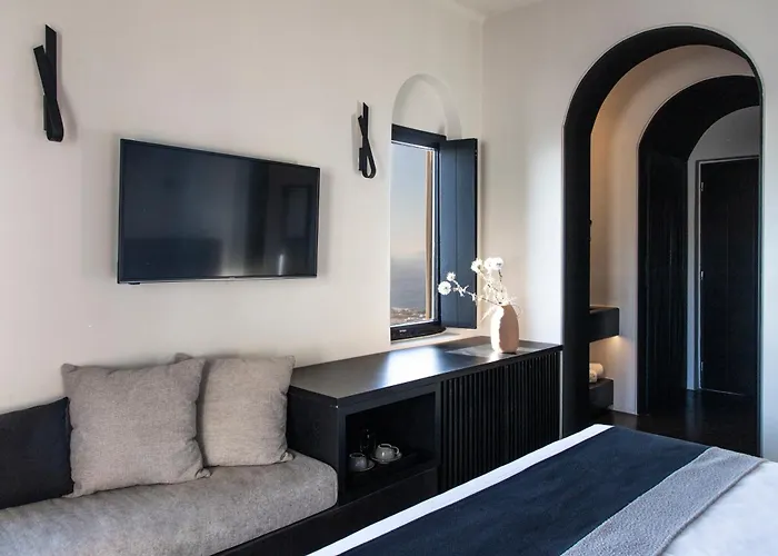 Nimbus Santorini Aparthotel 4*