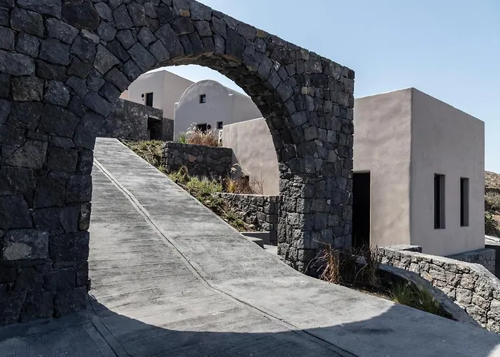 Ξενοδοχείο με διαμερίσματα Nimbus Santorini 4*